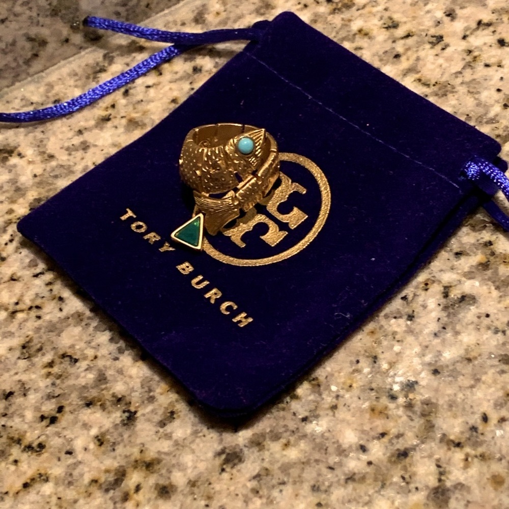 TORY BURCH 😍 ”GOLD COLOR FISH RING”😍 SIZE- 6 😍